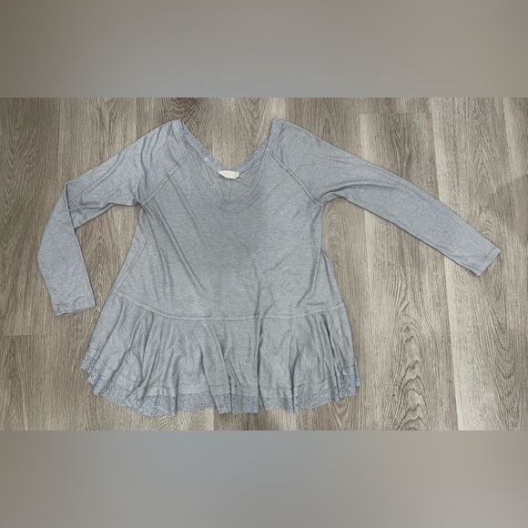 Woman’s Altar’d State Gray Ribbed Boho Chic V-Neck Top Peplum Size Medium - Picture 3 of 8